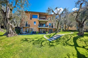 Exterior - Residence Lilly-APT Tino- Balcony with lake view, Residence Lilly - APT Tino - Balcone vista lago (Malcesine)