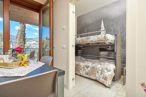 2 bedrooms, travel crib, WiFi, bed sheets - Residence Lilly-APT Lilly- Balcone vista lago, Residence Lilly - APT Lilly - Balcone vista lago (Malcesine)