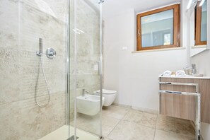 Hair dryer, towels - Residence Lilly-APT Calafai- Garden with lake view, Residence Lilly - APT Calafai - Giardino vista l (Malcesine)
