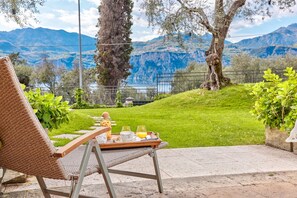 Property grounds - Residence Lilly-APT Calafai- Garden with lake view, Residence Lilly - APT Calafai - Giardino vista l (Malcesine)