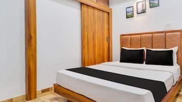 Desk, laptop workspace, free WiFi