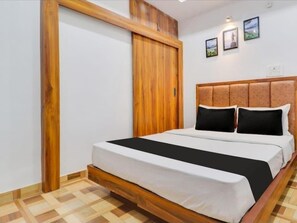 Desk, laptop workspace, free WiFi