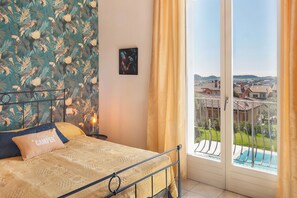 3 habitaciones, tabla de planchar con plancha, cuna de viaje y wifi 