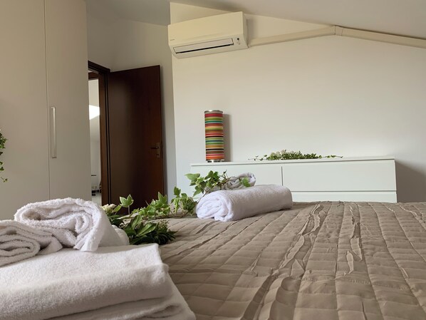 2 chambres, fer et planche à repasser, lit de bébé portatif, Wi-Fi