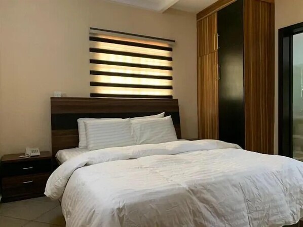 Family Oda, Balkon, Şehir Manzaralı | Masa, dizüstü bilgisayar çalışma alanı, ses yalıtımı 