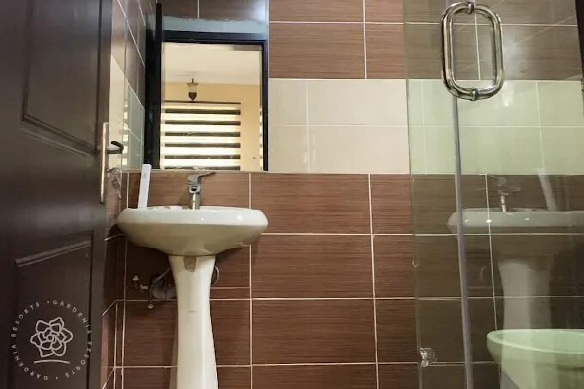 Family Room, Balcony, City View | Bathroom
