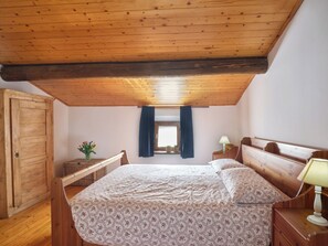 4 Schlafzimmer, Bügeleisen/Bügelbrett, Reisekinderbett, WLAN