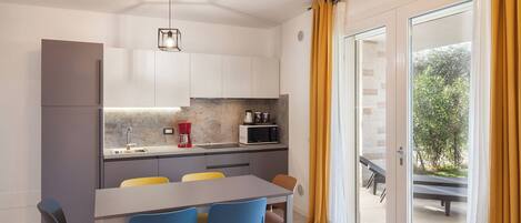 Fridge, stovetop
