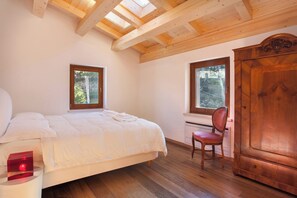3 bedrooms, travel cot, WiFi, bed sheets