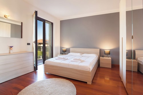 Blue House, Casa Azzurra - comodo appartamento in villa