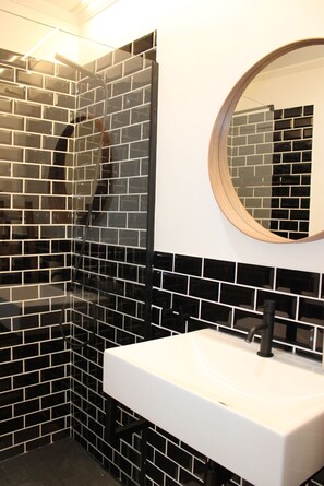 Apartment, 1 Bedroom, Accessible, Terrace | Bathroom