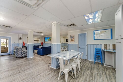 Kissed by the Bay, Managed by ISLAND GURL OASIS