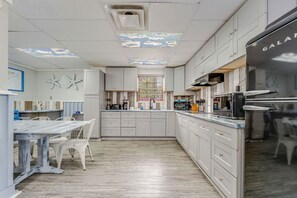 Microones, forn, placa de cuina i rentaplats 