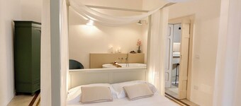 Essenze di Puglia - Holiday Rental - Superior suite apartment with bathtub