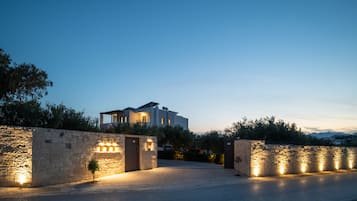 Vila, para fumantes | 5 quartos