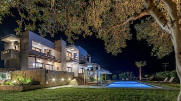 Vila, para fumantes | 5 quartos