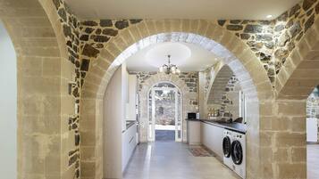 Villa | 7 bedrooms, soundproofing
