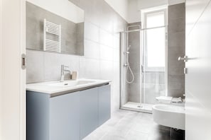 Appartement, 2 chambres | Salle de bain | Bidet