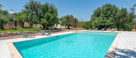 Lämmitetty uima-allas