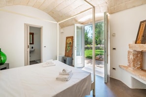 1 Schlafzimmer, Reisekinderbett