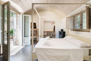 1 Schlafzimmer, Reisekinderbett