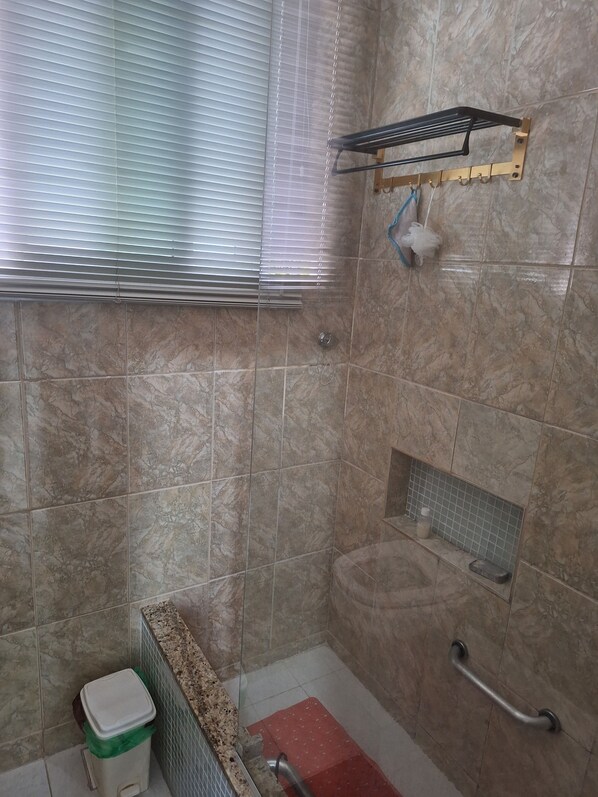 Shower, hair dryer, towels, toilet paper