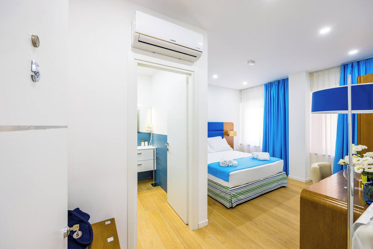 Basic Double Room | Desk, laptop workspace, blackout drapes, iron/ironing board