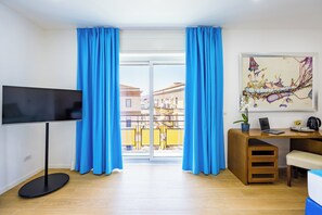 Deluxe Triple Room, Balcony, City View | Balcony - Carlo III guest house (Naples)