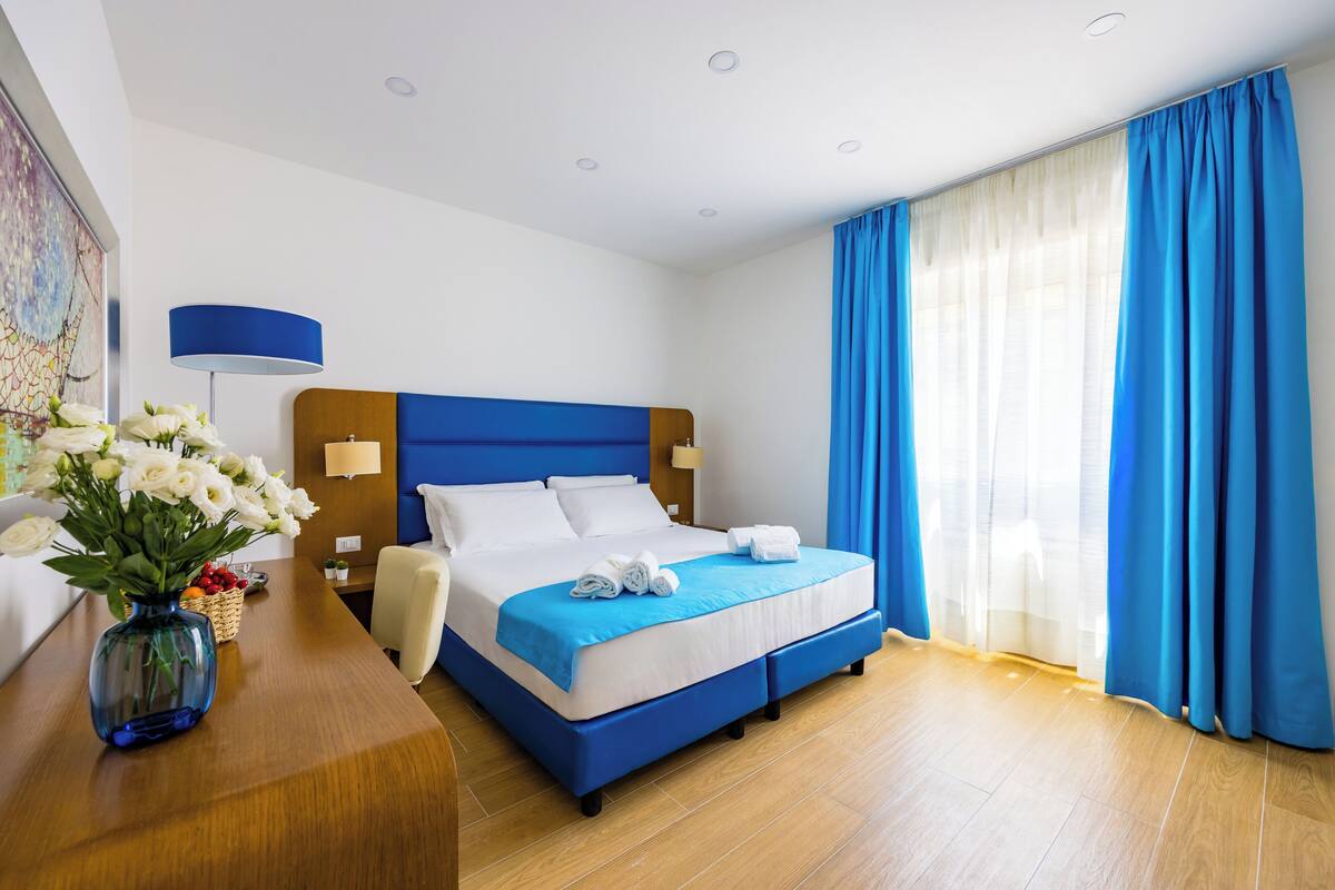 Classic Double Room | Desk, laptop workspace, blackout drapes, iron/ironing board