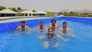 Kolam renang terbuka
