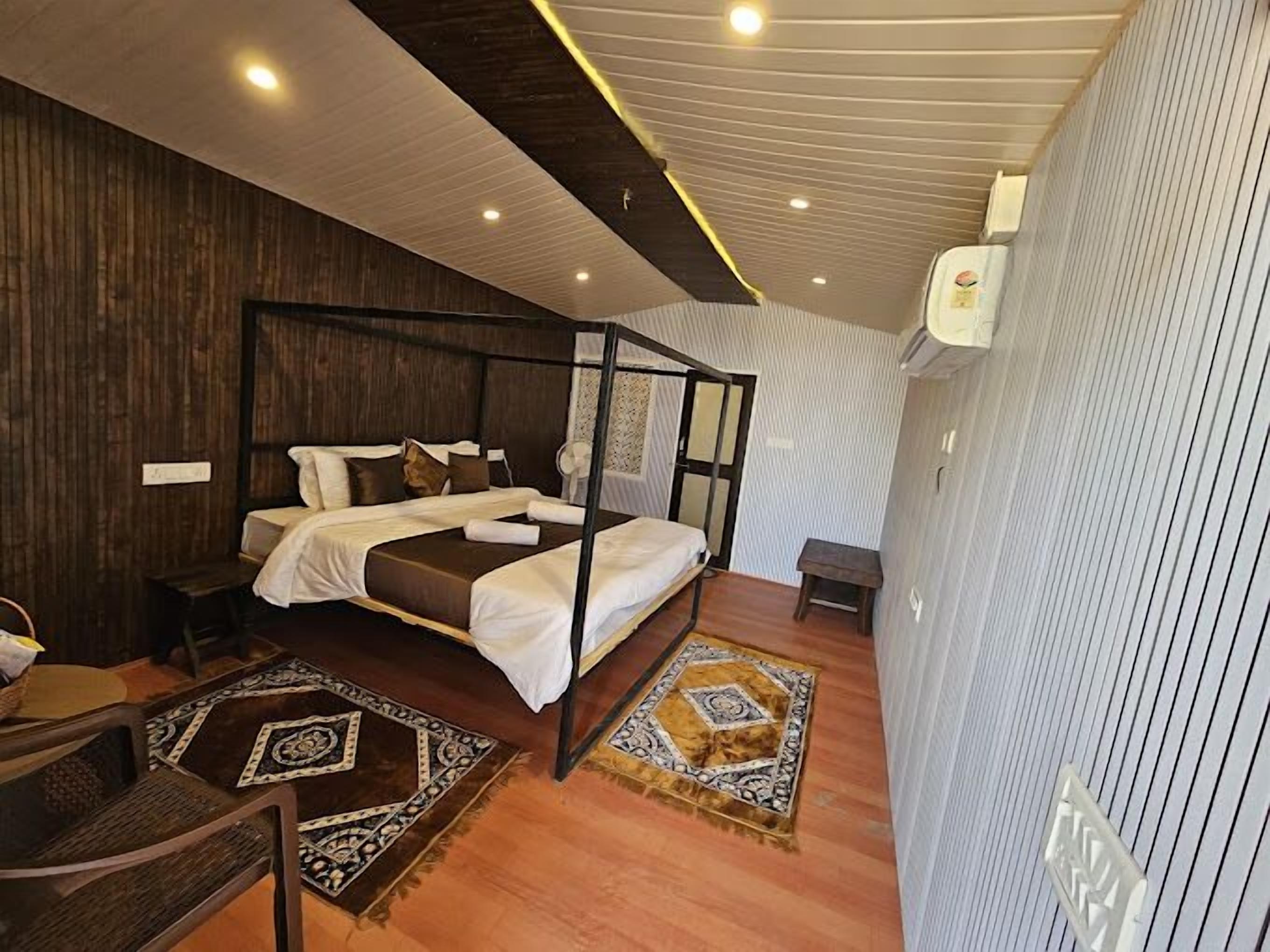 Bureau, espace de travail pour ordinateur portable