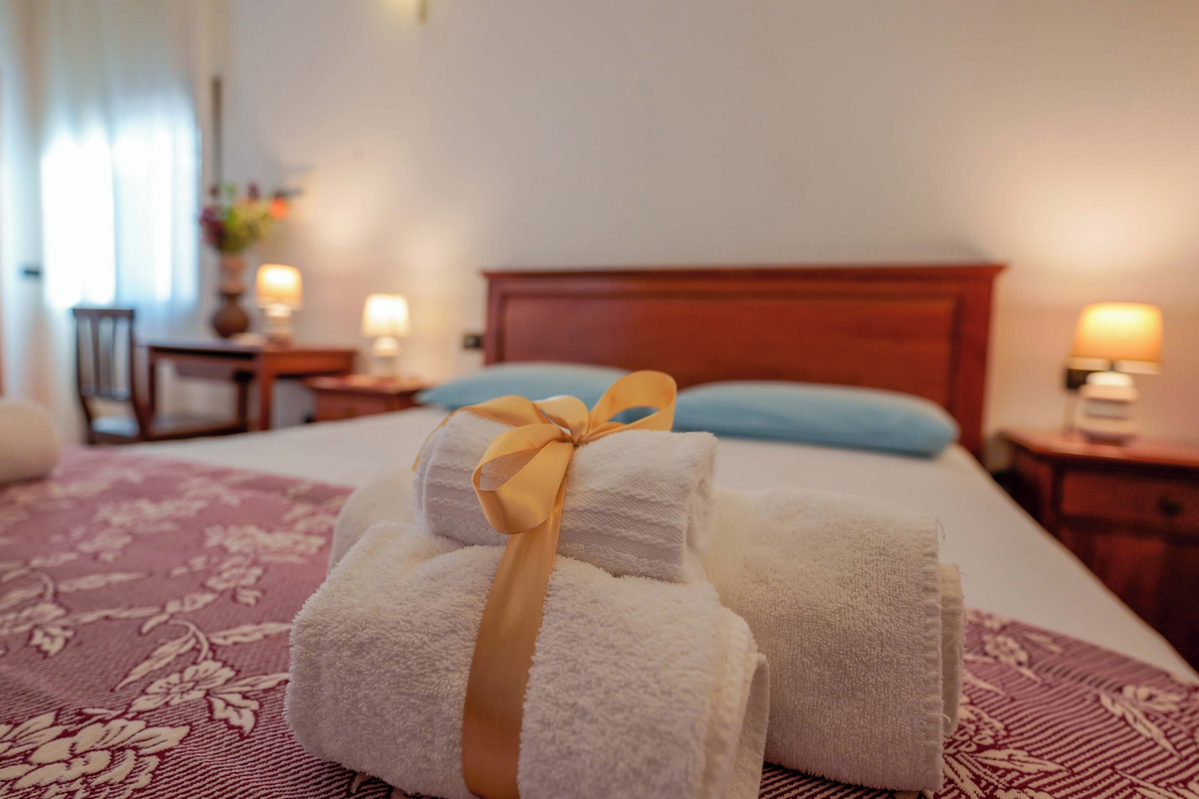 مكتب وتجهيزات عازلة للصوت ومكواة/لوح كي وواي فاي مجانًا