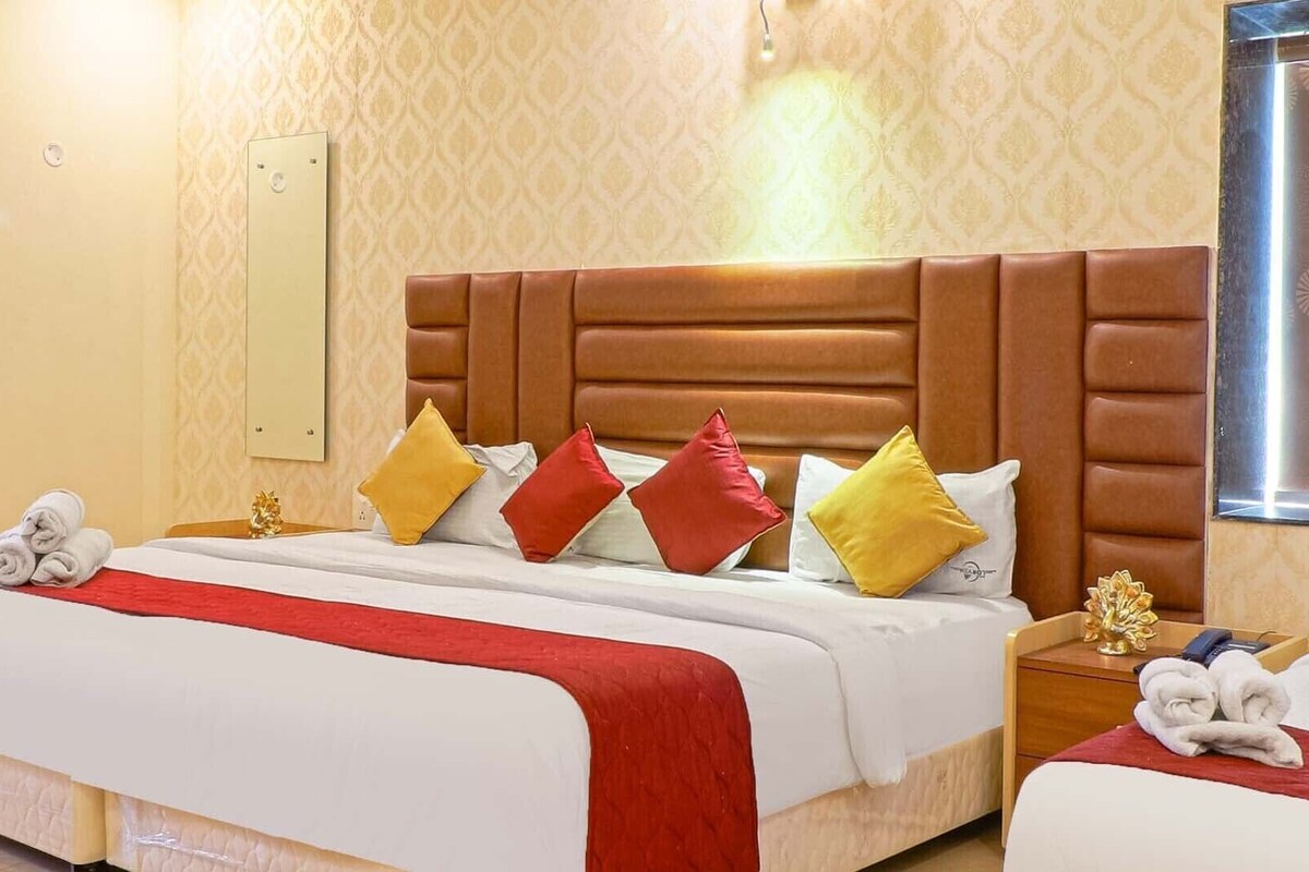 Luxury-Doppelzimmer, Balkon, Stadtblick | Schreibtisch, laptopgeeigneter Arbeitsplatz, kostenloses WLAN