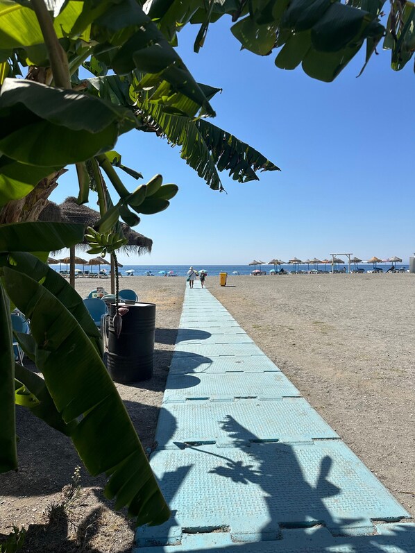 Una spiaggia nelle vicinanze