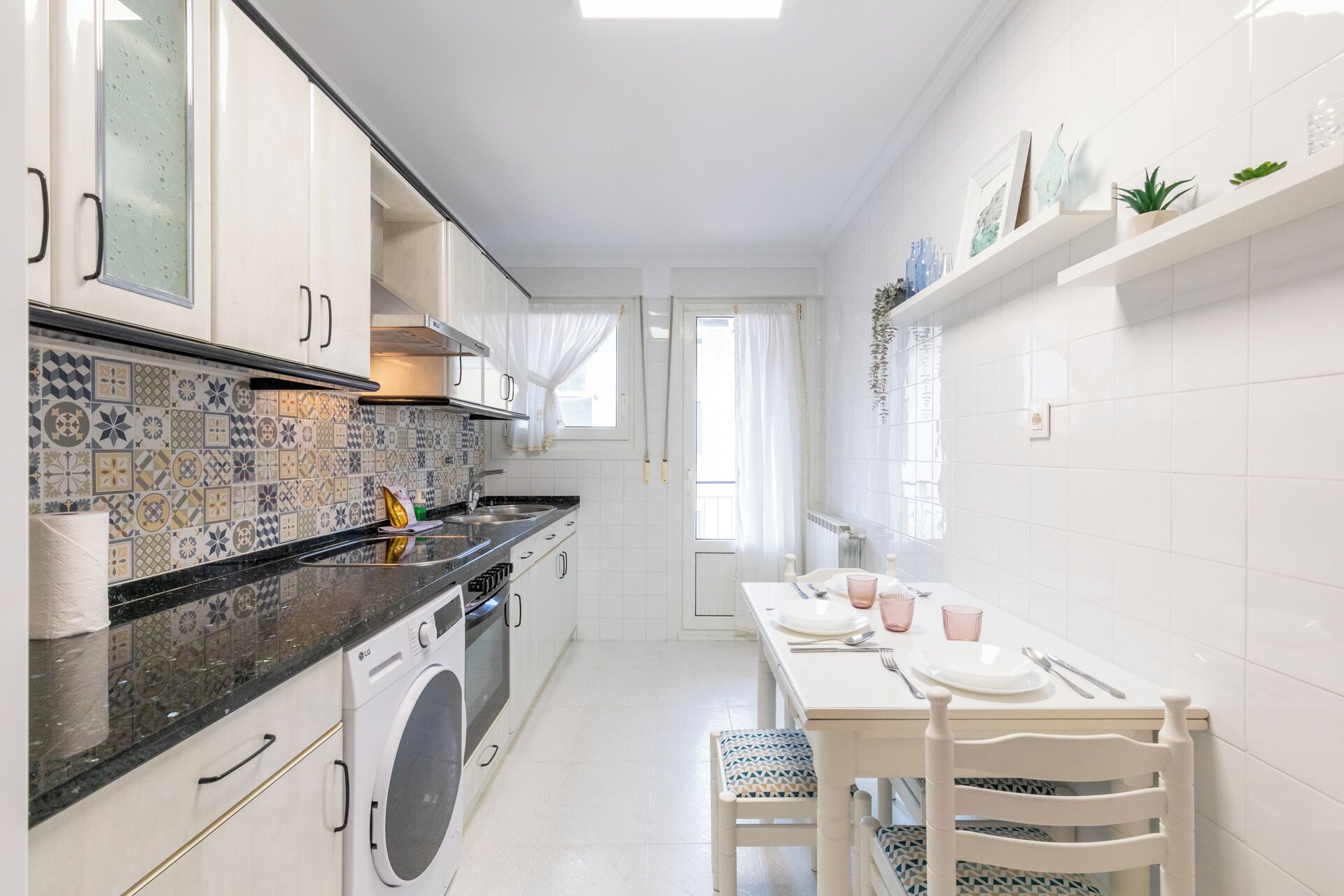 Kylskåp, mikrovågsugn, ugn och spishäll