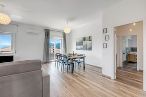 Family Villa, Multiple Bedrooms (Casa Tramonti) | Dining