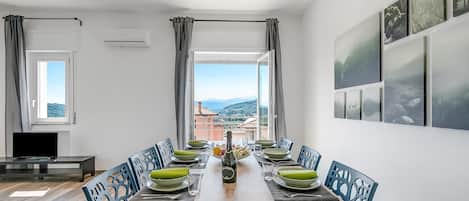 Family Villa, Multiple Bedrooms (Casa Tramonti) | Dining