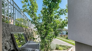 Unclassified image, 2 of 33, button - Casa Tramonti: Mountain-view With Terrace Dining (Gemonio)