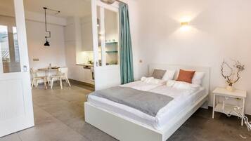 2 bedrooms, in-room safe, iron/ironing board, free WiFi