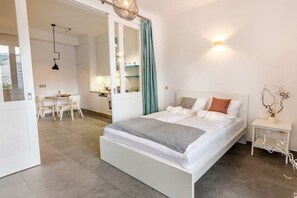 2 chambres, coffres-forts dans les chambres, fer et planche à repasser