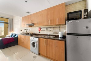 Refrigerador, microondas, horno, placa de cocina