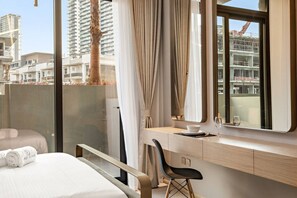 1 dormitorio, tabla de planchar con plancha, wifi y ropa de cama