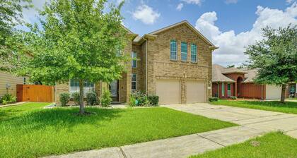 Group-ready Getaway in North Houston!
