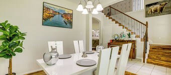 Group-ready Getaway in North Houston!