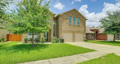 Group-ready Getaway in North Houston!