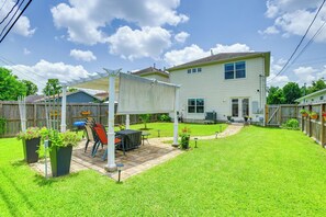 Interior - Yard + Pergola: Home 5 Mi to Dtwn Houston! (Houston)
