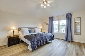 Interior - Yard + Pergola: Home 5 Mi to Dtwn Houston! (Houston)