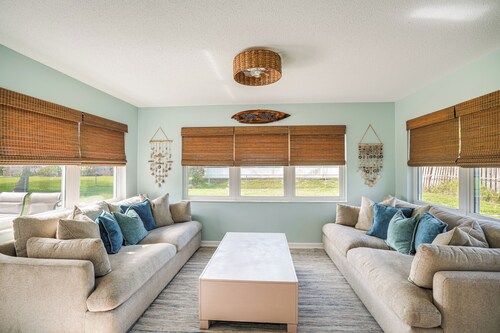 Walk to Jetty Park: Harbor District Home!