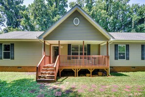 House (4 Bedrooms) | Interior - Peaceful Family Retreat in Winston-salem (Winston-Salem)