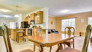 House (4 Bedrooms) | Interior